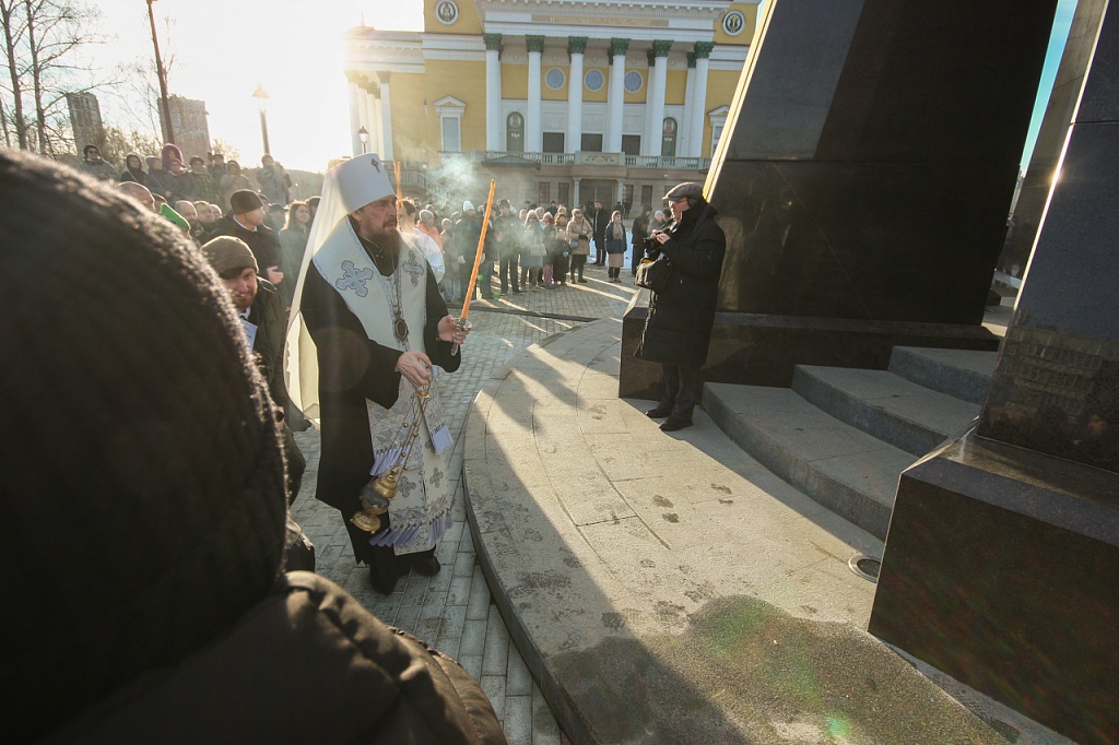 памятник Заступникам в Челябинске. Фото с сайта Екатербургской епархии